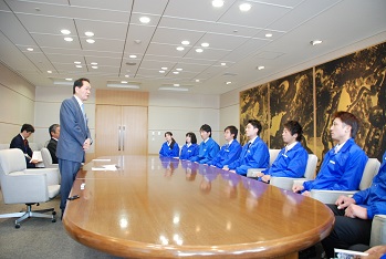 香川県庁での結団式